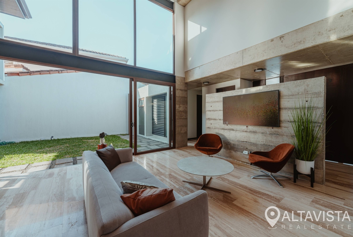 Alquiler de Casa en vía ciprés