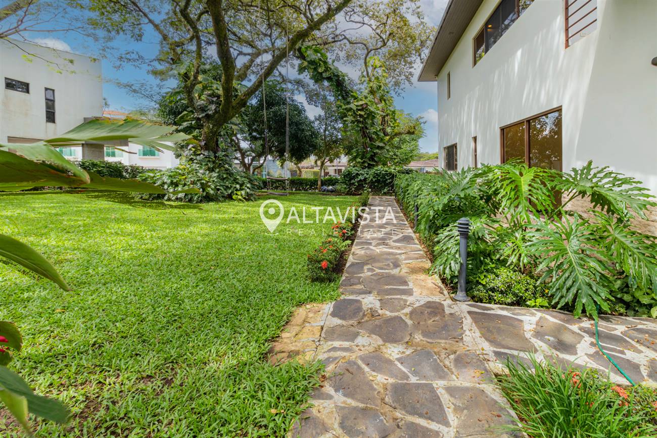 Condominio NYA Lindora