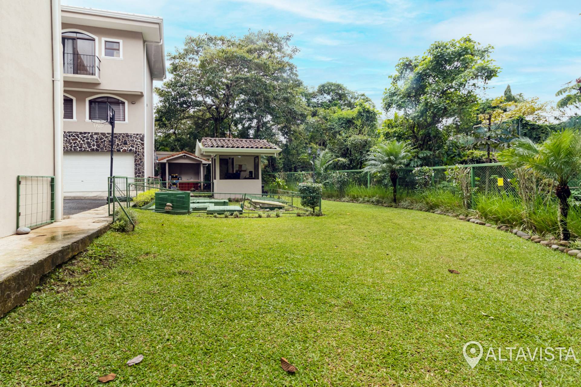 Condominio en Pinares de Curridabat