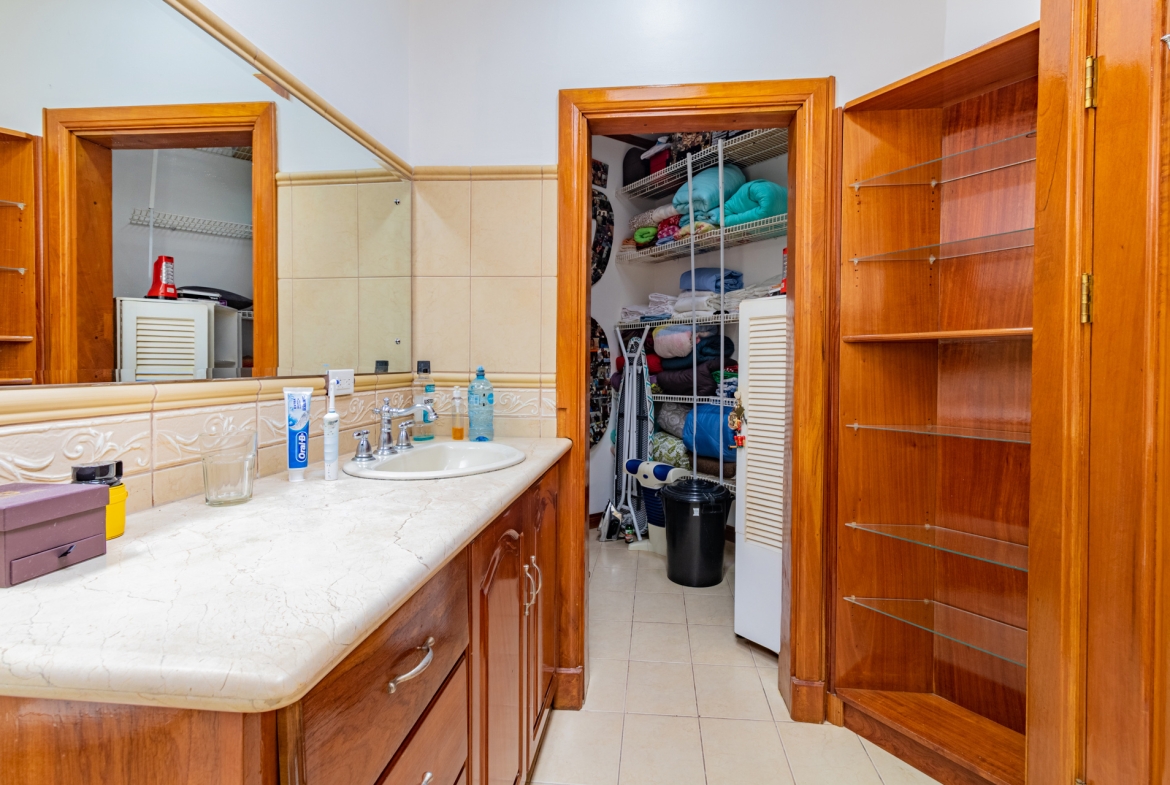 Casa en Alquiler con balcon Guayabos Curridabat