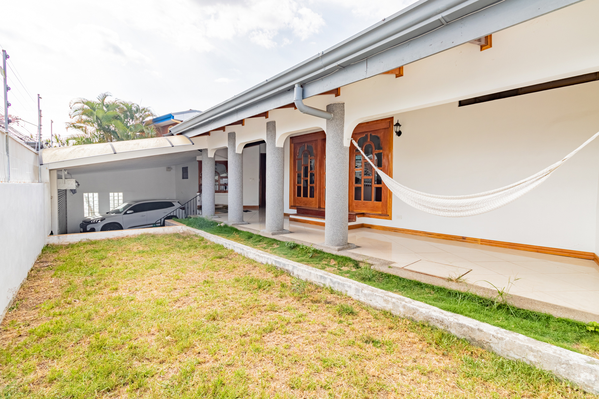 Casa en Alquiler con balcon Guayabos Curridabat