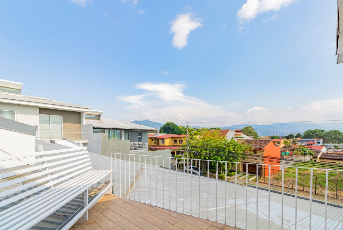 Casa en Alquiler con balcon Guayabos Curridabat