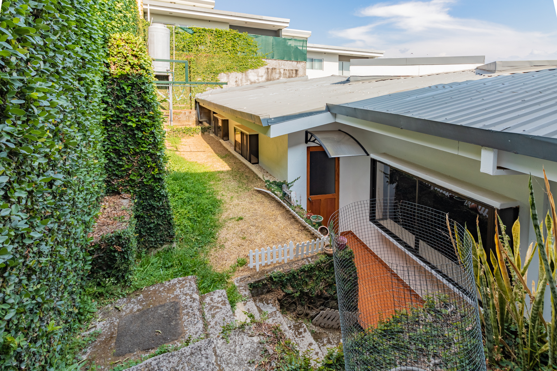 Casa en Alquiler con balcon Guayabos Curridabat
