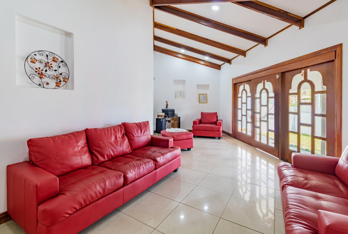 Casa en Alquiler con balcon Guayabos Curridabat