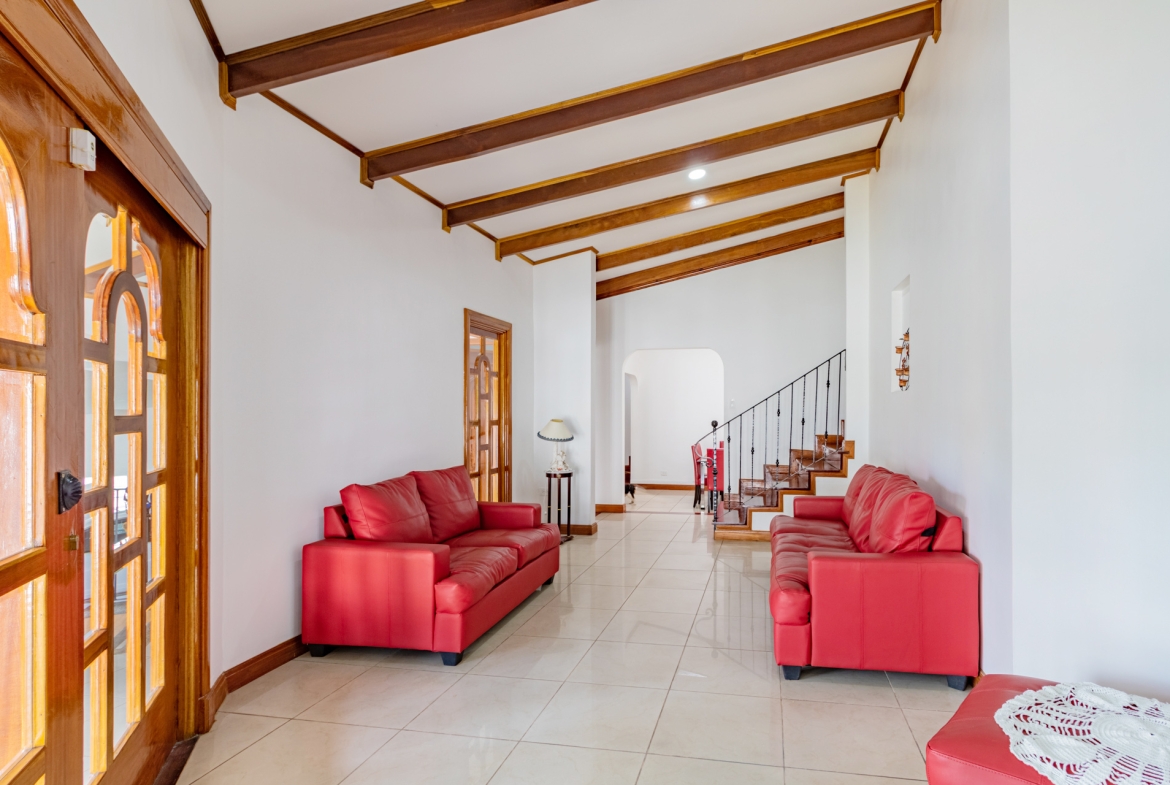 Casa en Alquiler con balcon Guayabos Curridabat