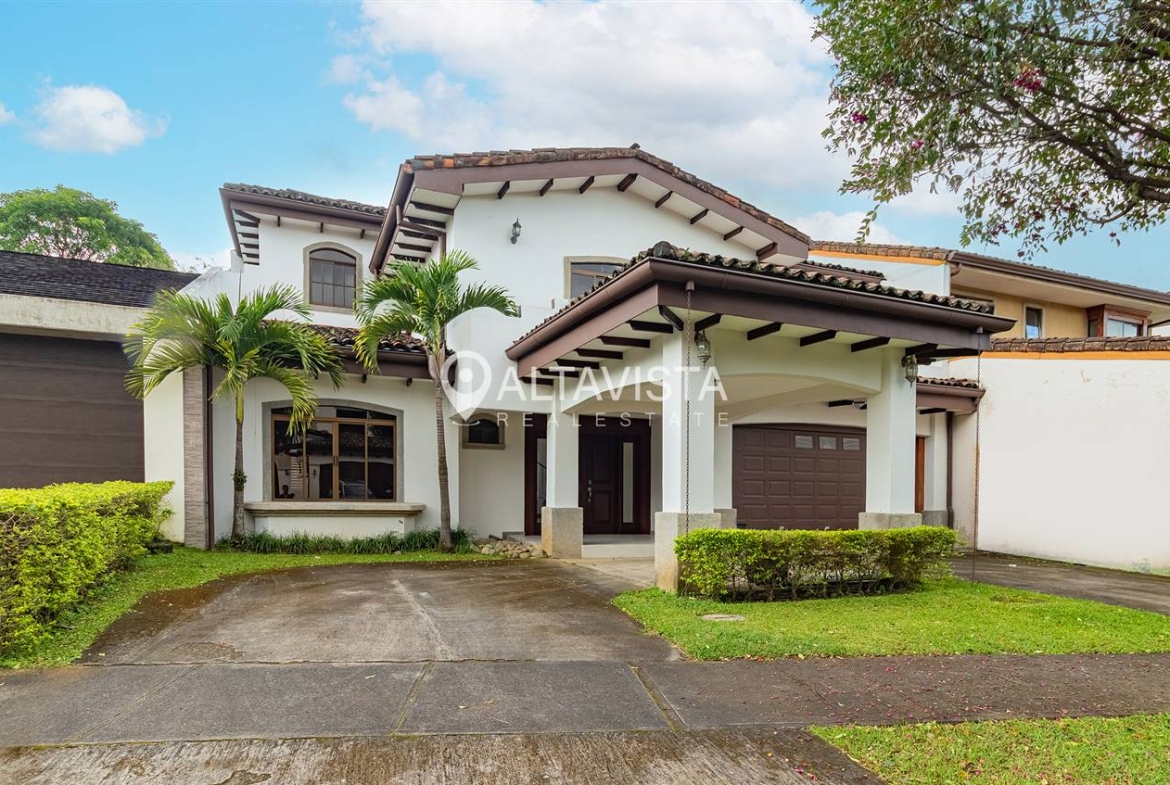 Casa en condominio Vía Ciprés