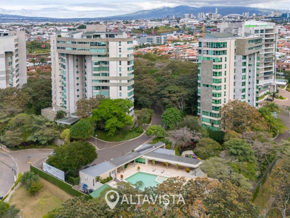 Central Park Escazú