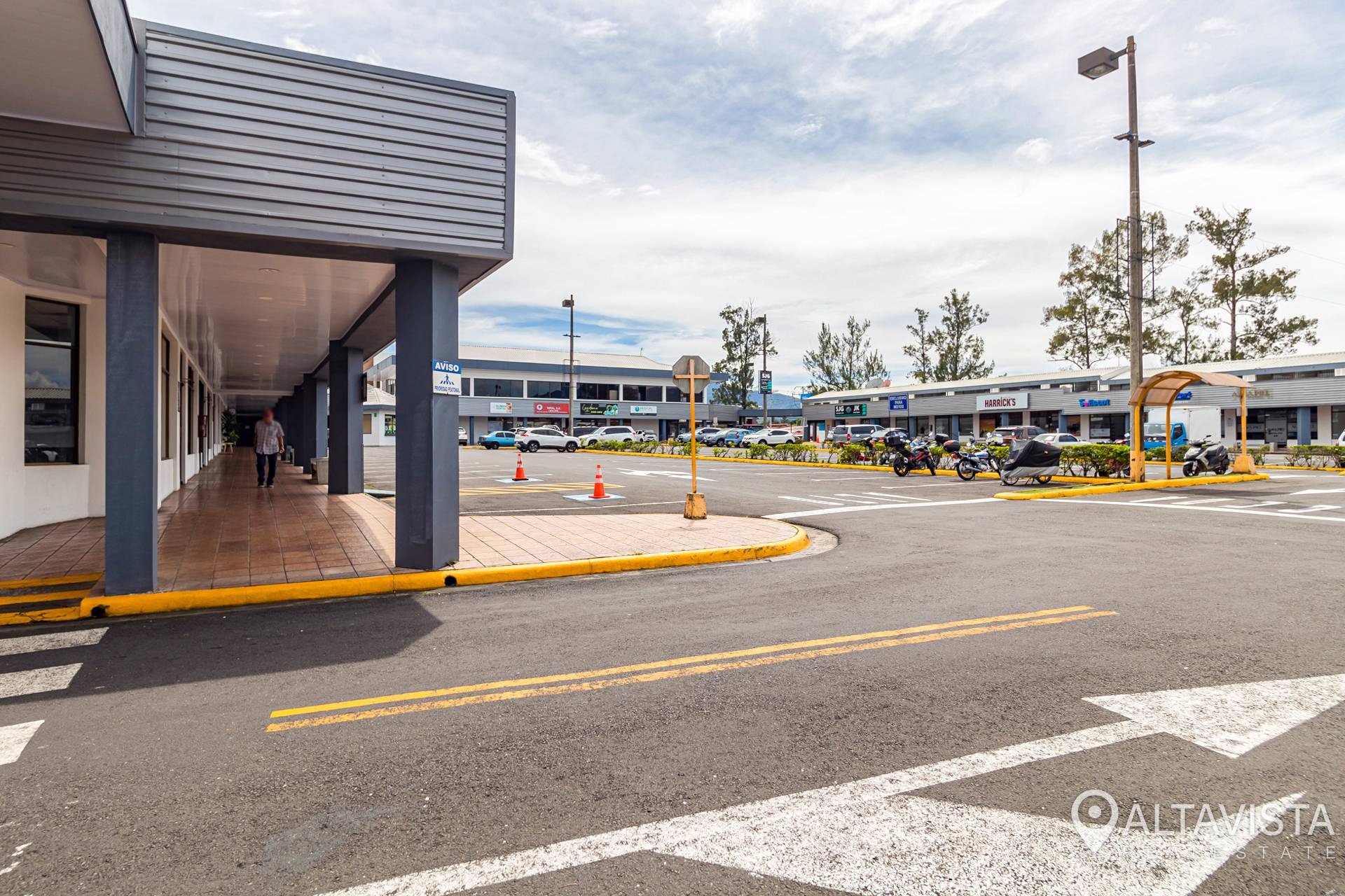 Local food plaza Cristal