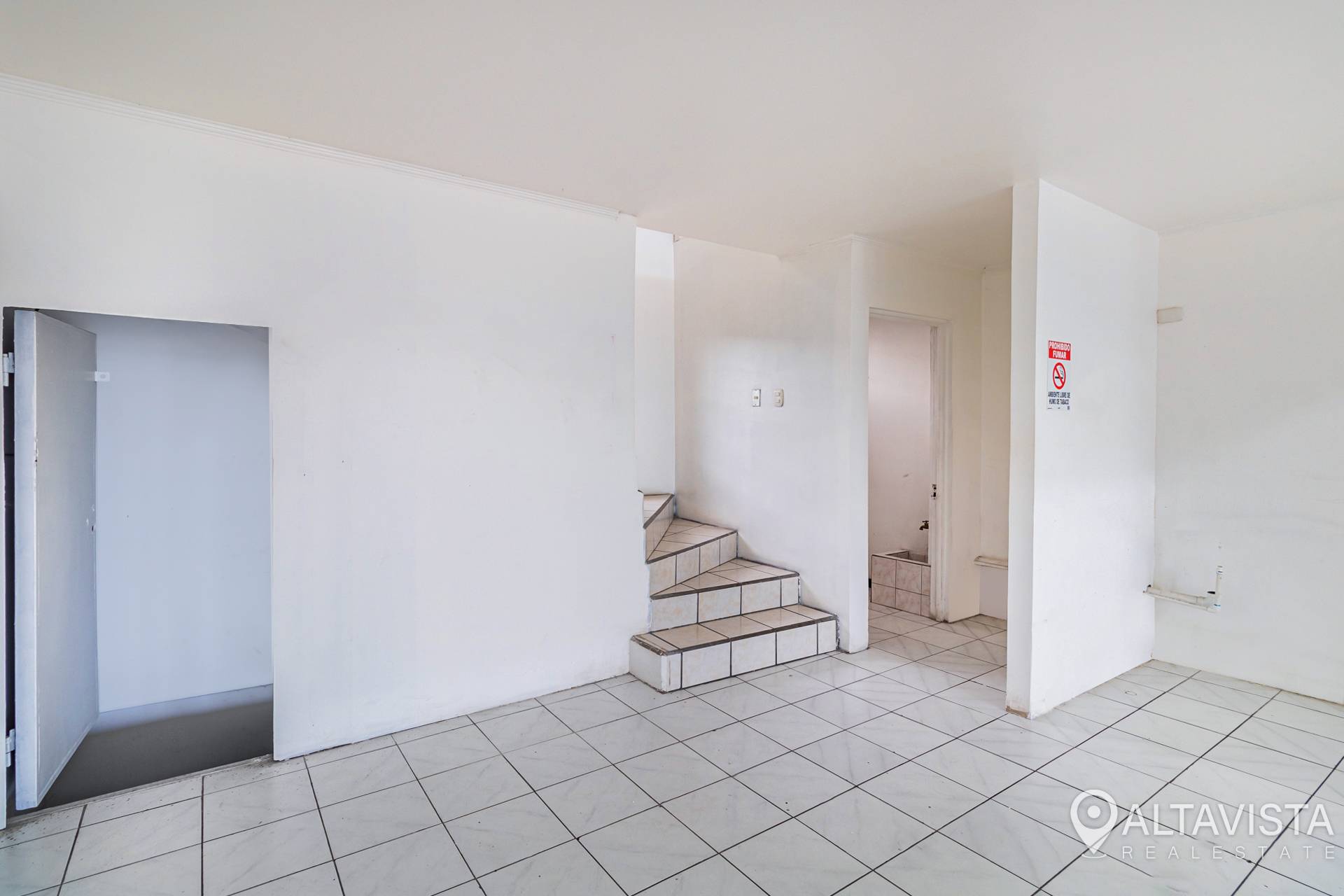 Local food plaza Cristal