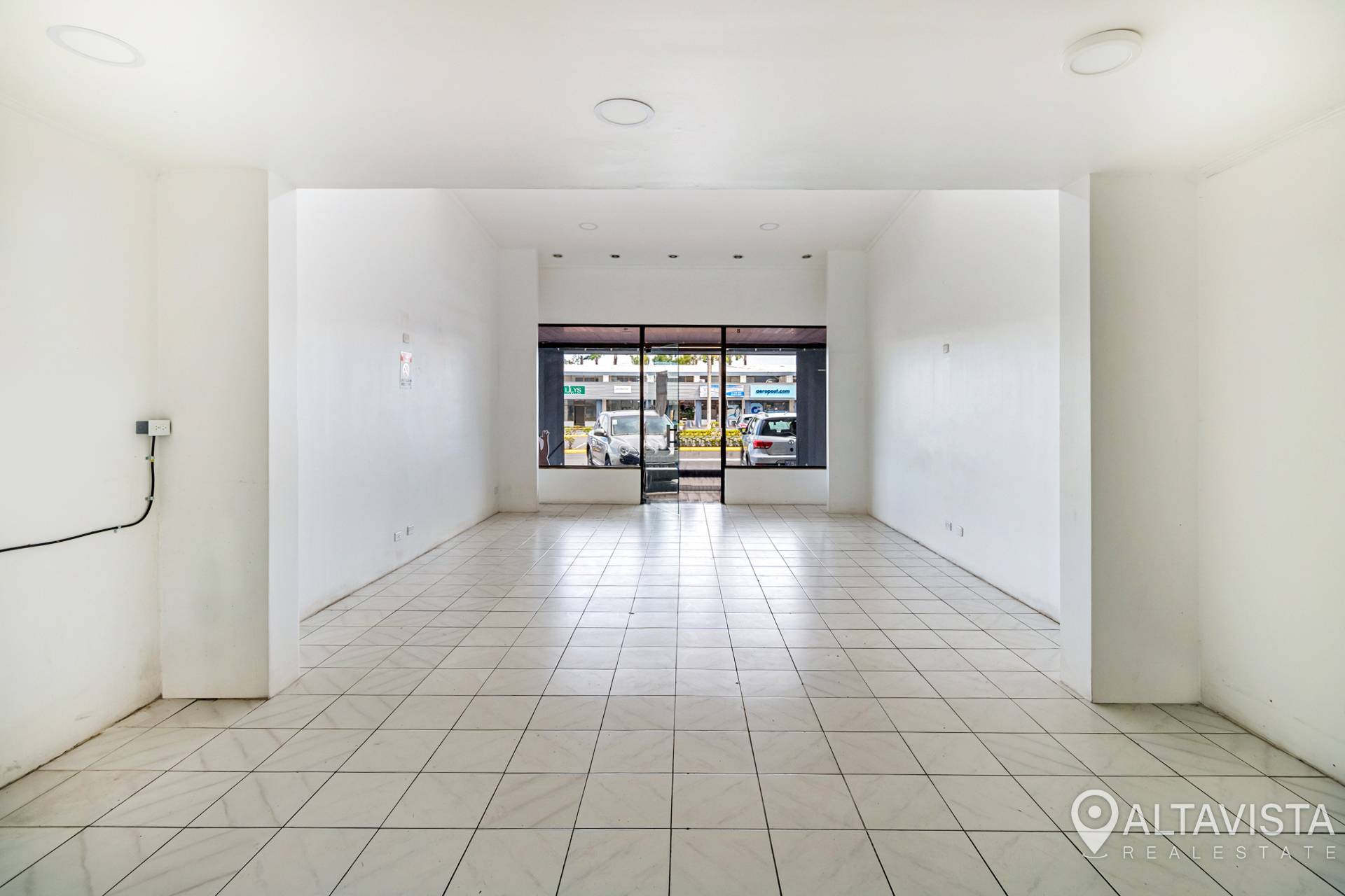 Local food plaza Cristal