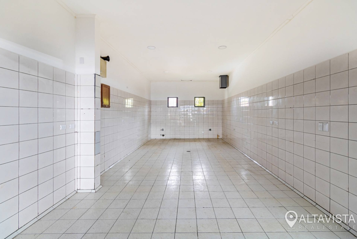 Local food plaza Cristal