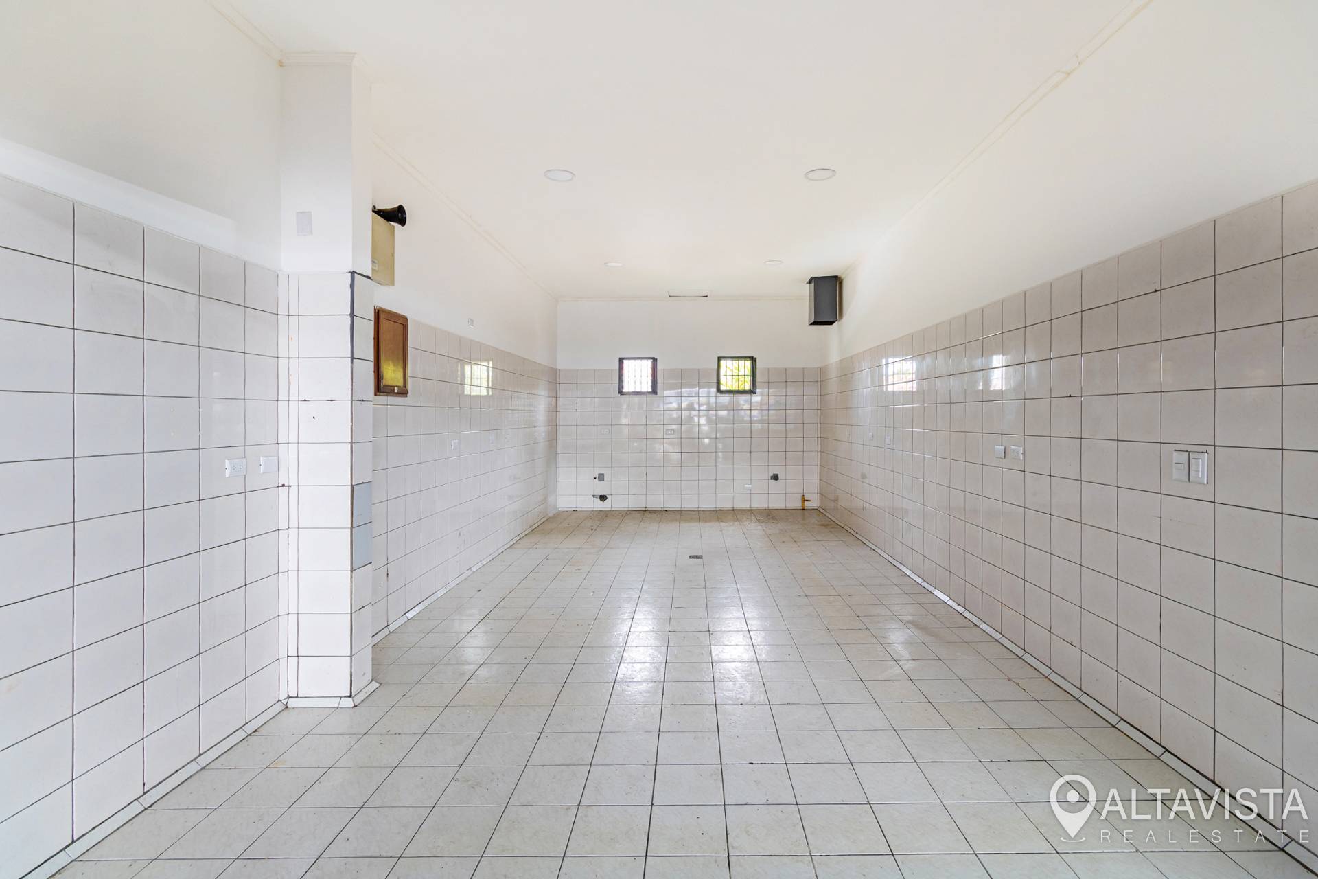 Local food plaza Cristal