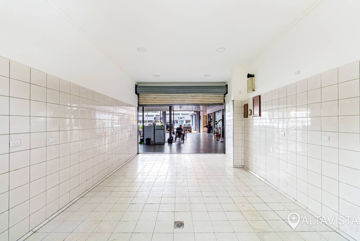 Local food plaza Cristal