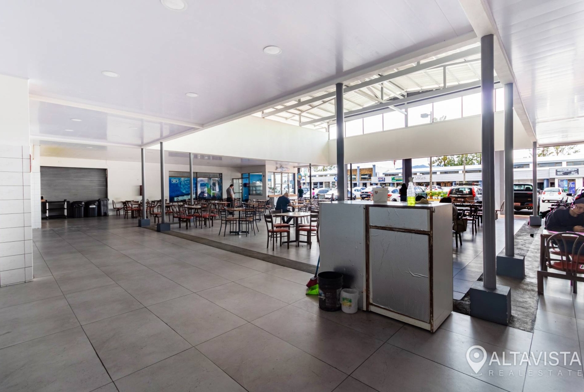 Local food plaza Cristal