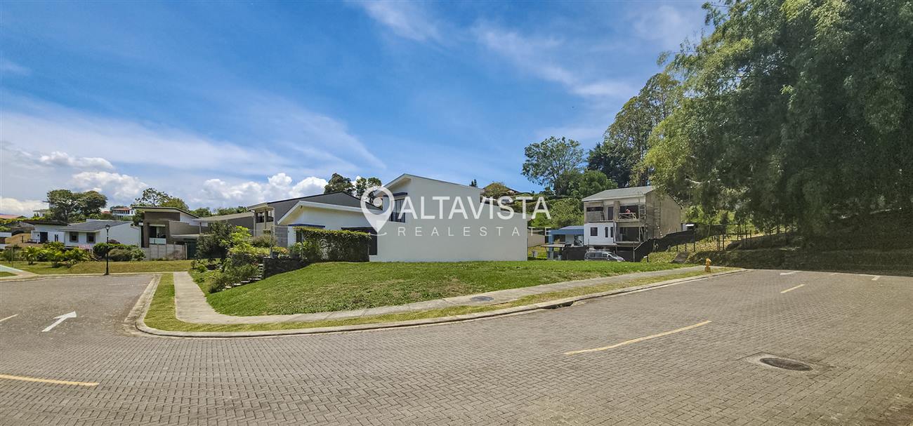 Lote en Condominio Las Rusias Esquinero