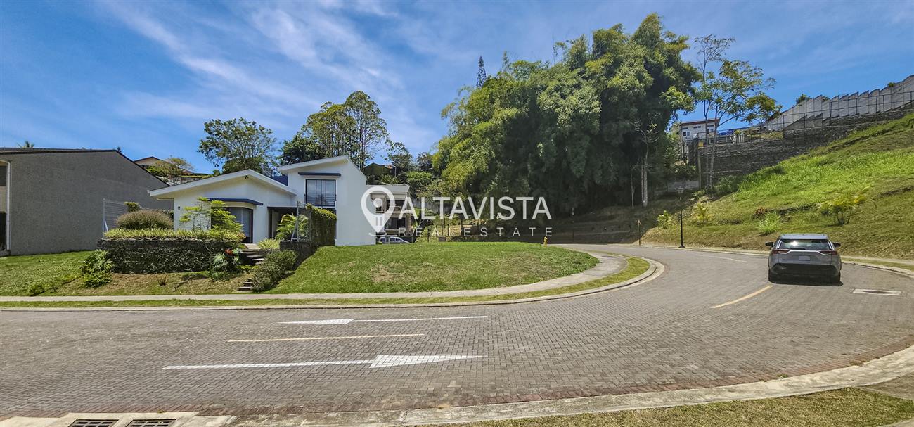 Lote en Condominio Las Rusias Esquinero