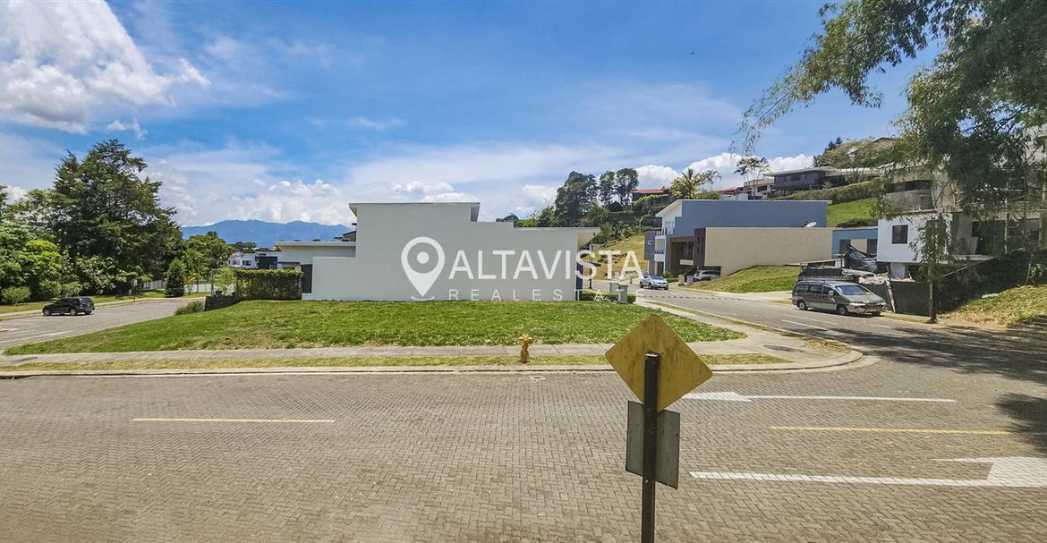 Lote en Condominio Las Rusias Esquinero