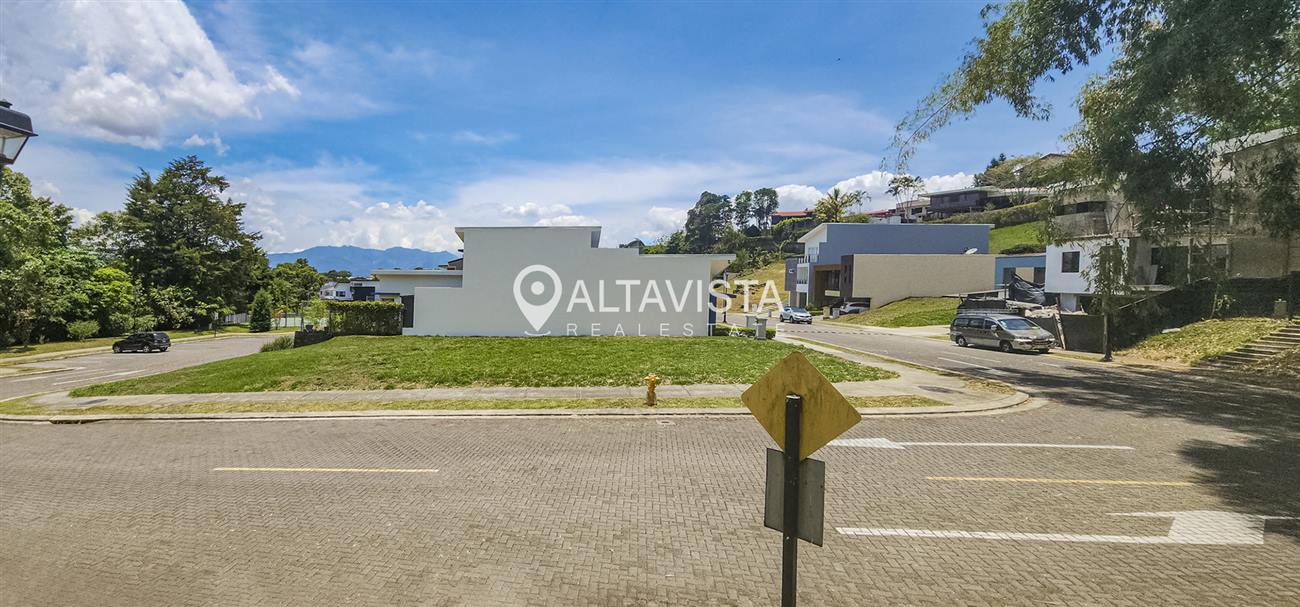 Lote en Condominio Las Rusias Esquinero