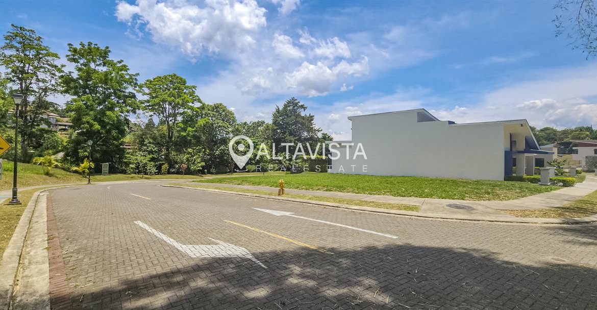 Lote en Condominio Las Rusias Esquinero