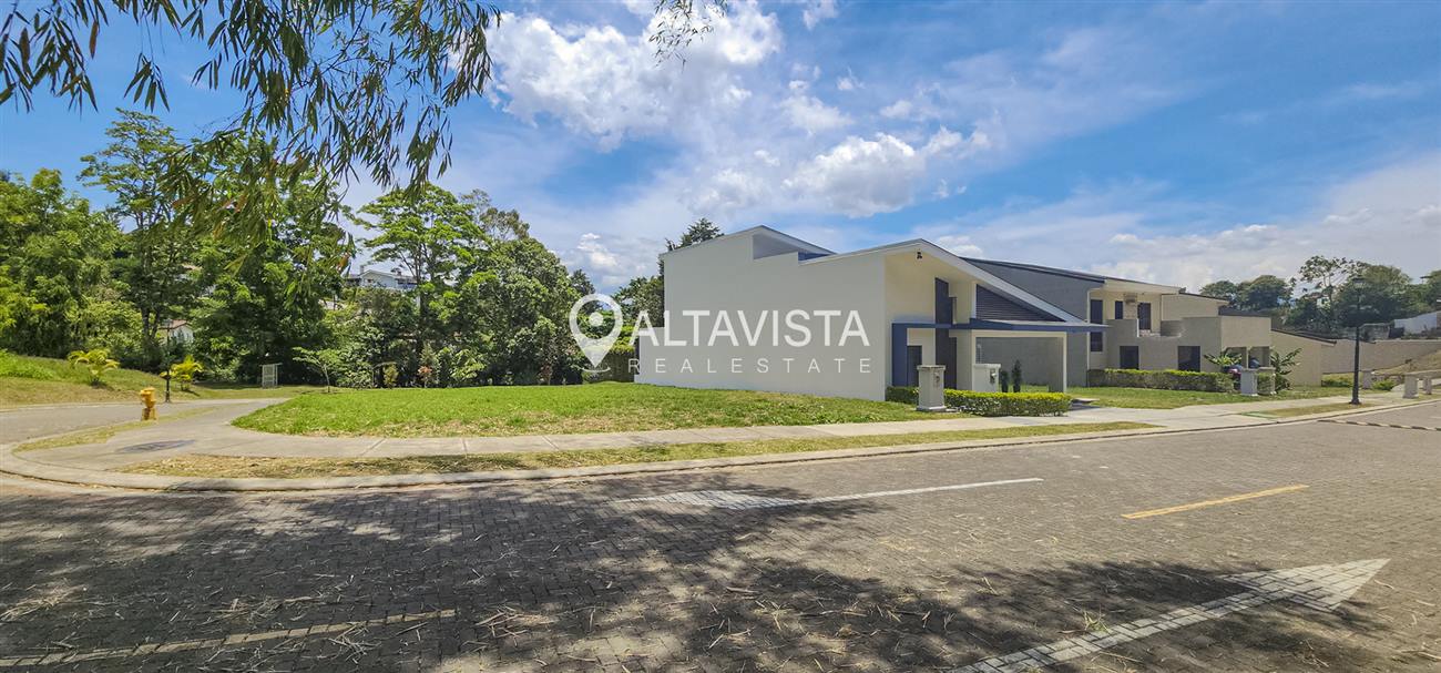 Lote en Condominio Las Rusias Esquinero