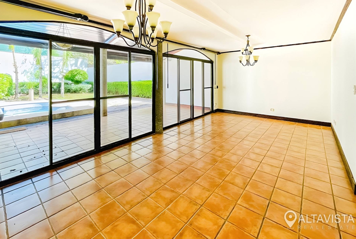 Casa en venta condominio Santa Ana