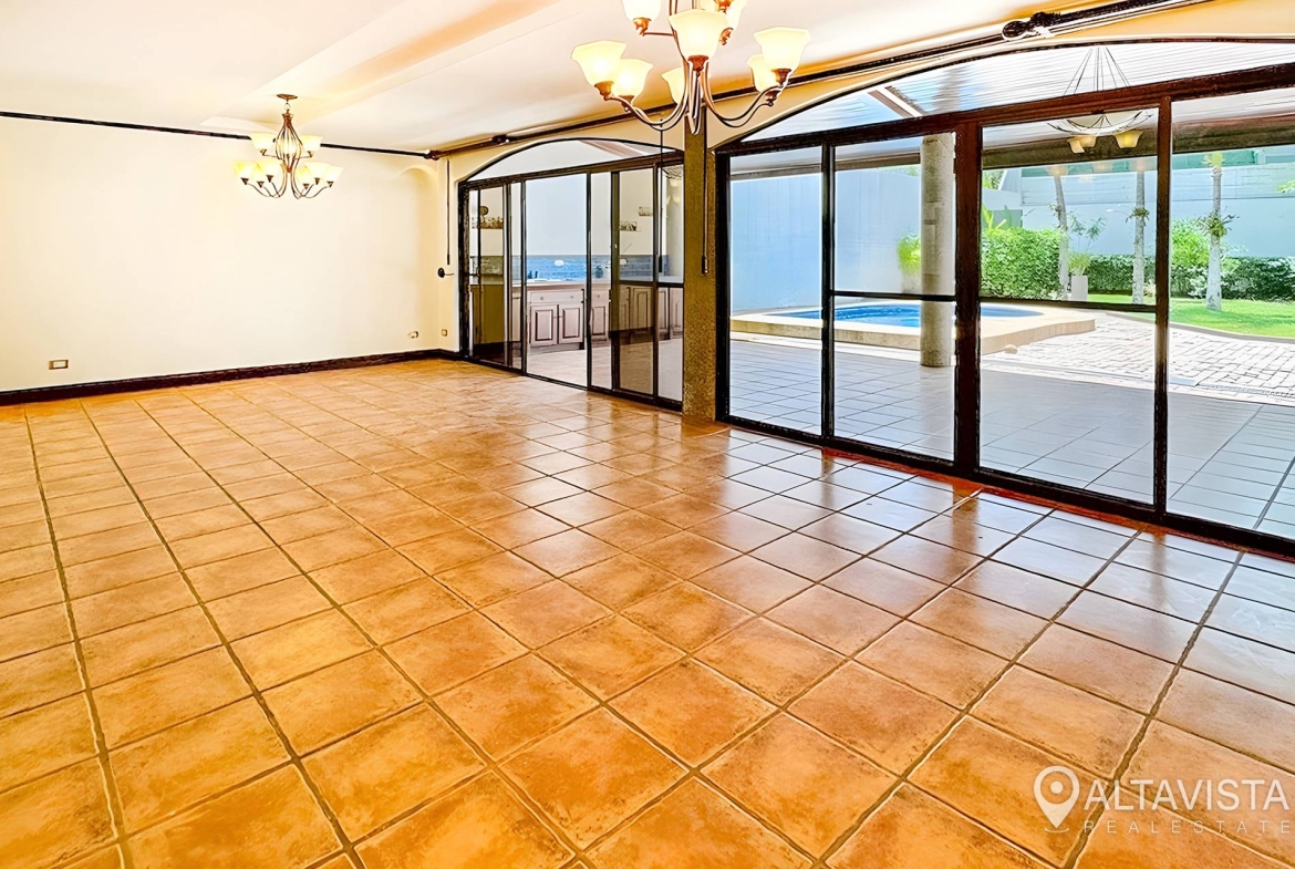 Casa en venta condominio Santa Ana