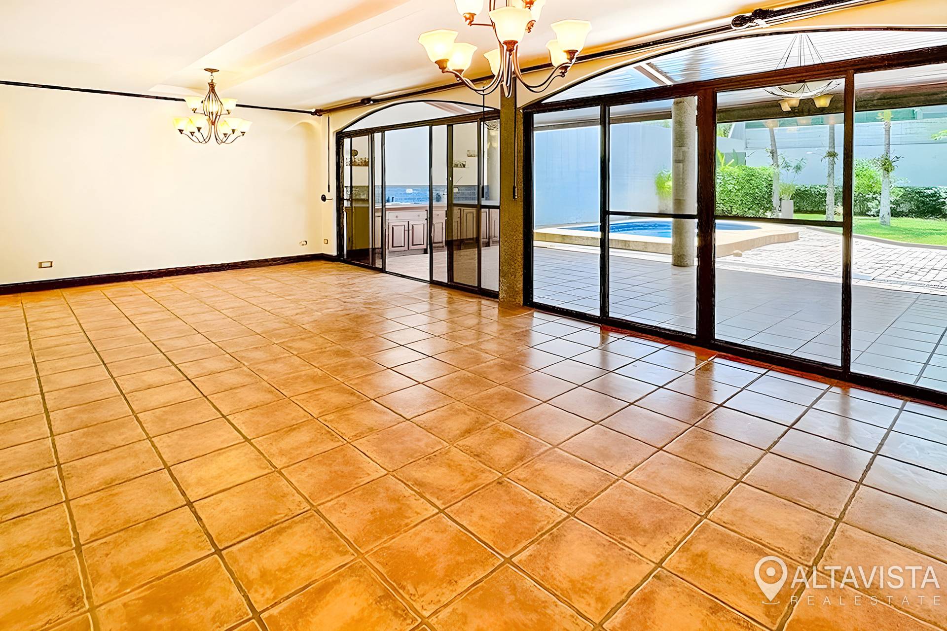 Venta de casa en condominio praderas del sol-5 Casa en venta condominio Santa Ana