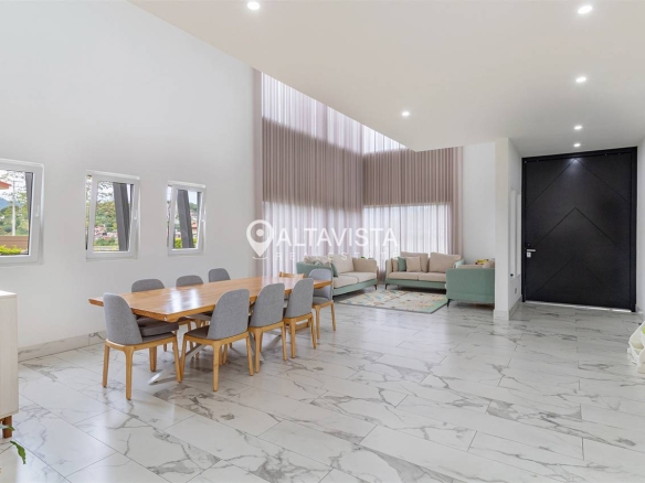 Venta de casa tierras del este