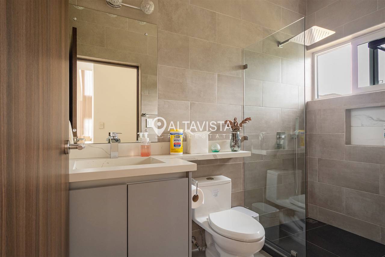 Venta de casa tierras del este