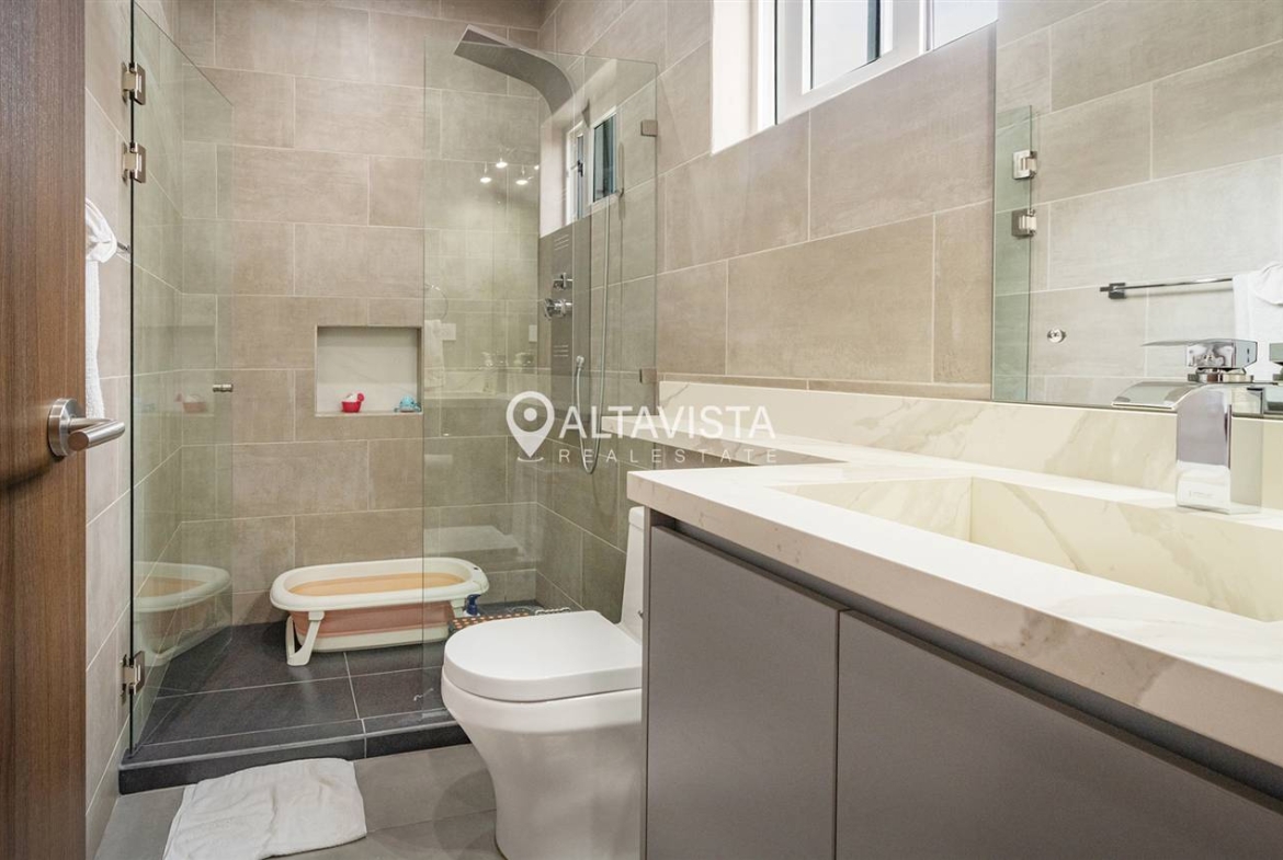 Venta de casa tierras del este