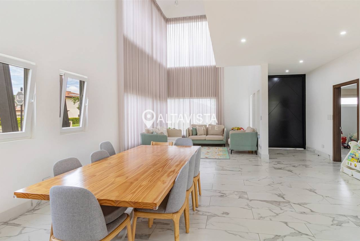 Venta de casa tierras del este